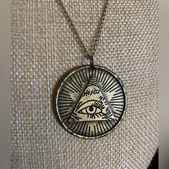 Illuminati All Seeing Eye Necklace - Picture 3 of 5